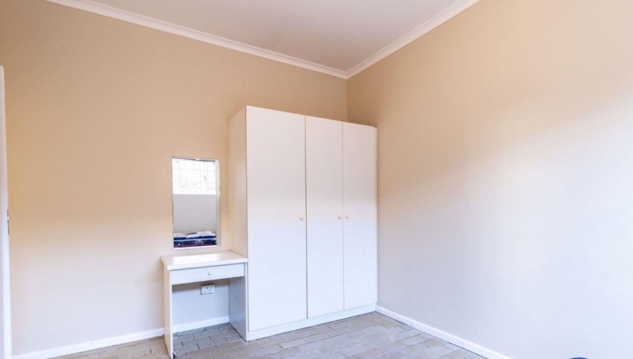 8 Bedroom Property for Sale in Middedorp Western Cape